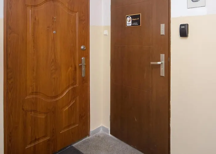 Maya's Flats & 47 - Heweliusza *