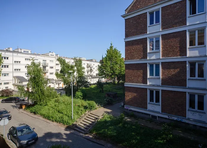 Maya's Flats & 47 - Heweliusza