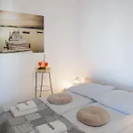 Maya's 47 - Heweliusza Apartment *
