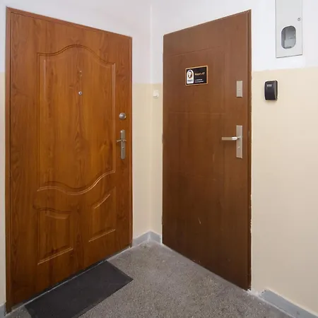 Maya's Flats & 47 - Heweliusza *