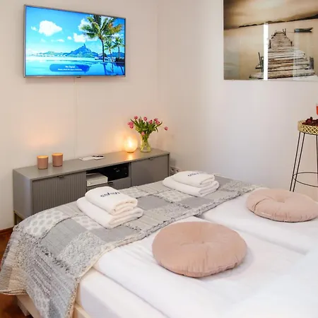 Maya's Flats & 47 - Heweliusza *