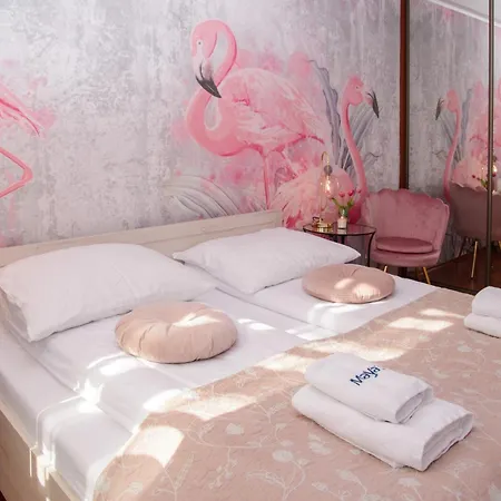 Maya's Flats & 47 - Heweliusza *