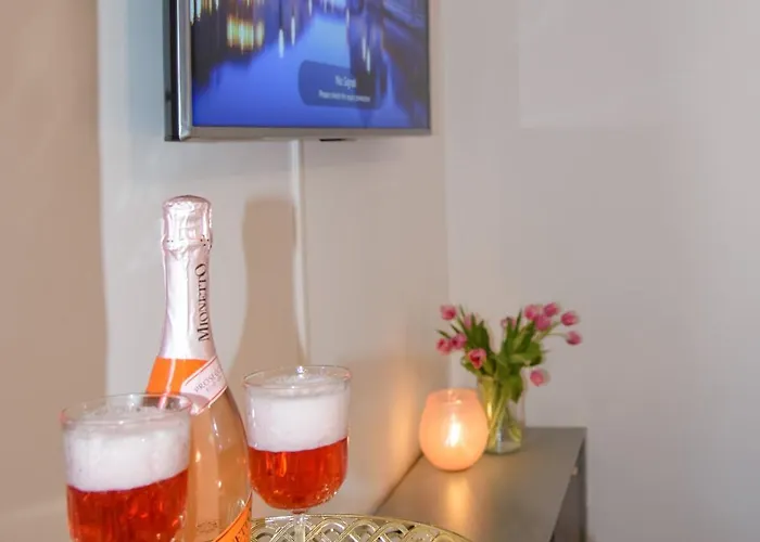 Maya's Flats & 47 - Heweliusza