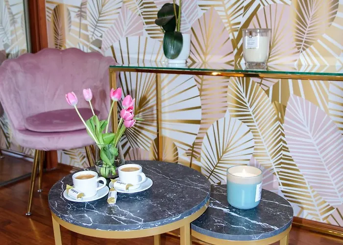 Maya's Flats & 47 - Heweliusza