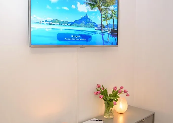 Maya's Flats & 47 - Heweliusza *